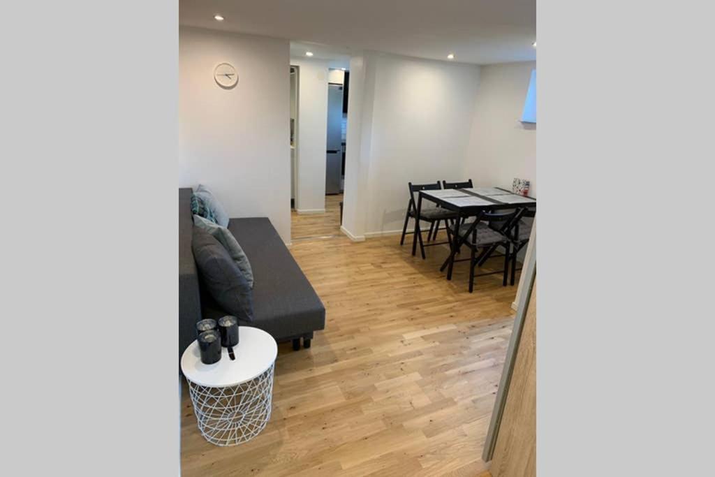 Nyrenoverat Kaellarlaegenhet Apartment Люнгскиле Екстериор снимка